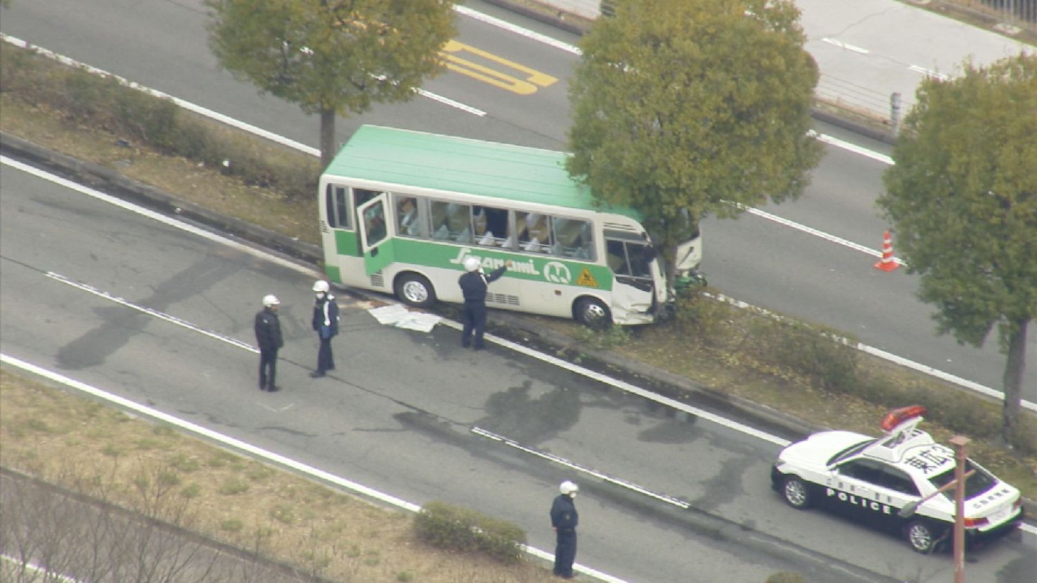 日本广岛市发生儿童校车与其他车辆相撞事故，目前11人受伤, image size:1500x843