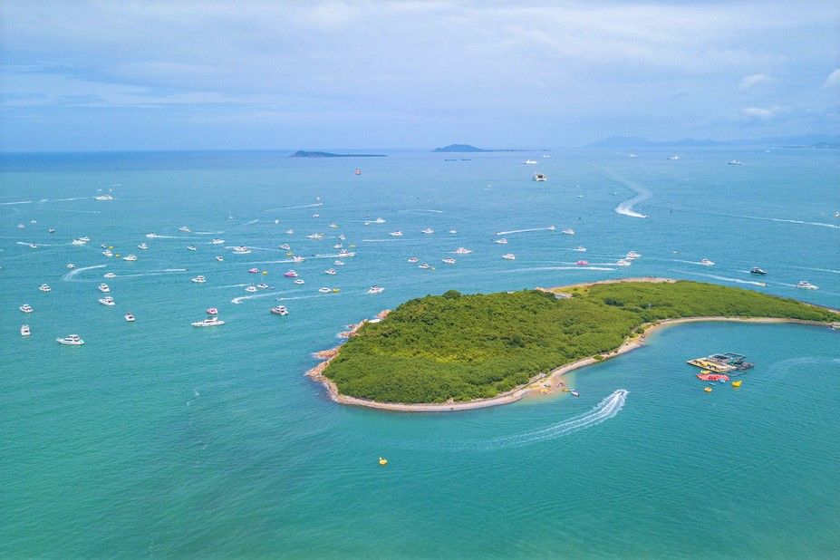碧海蓝天椰风……美丽三亚等你来