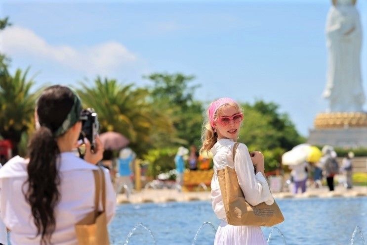 碧海蓝天椰风……美丽三亚等你来