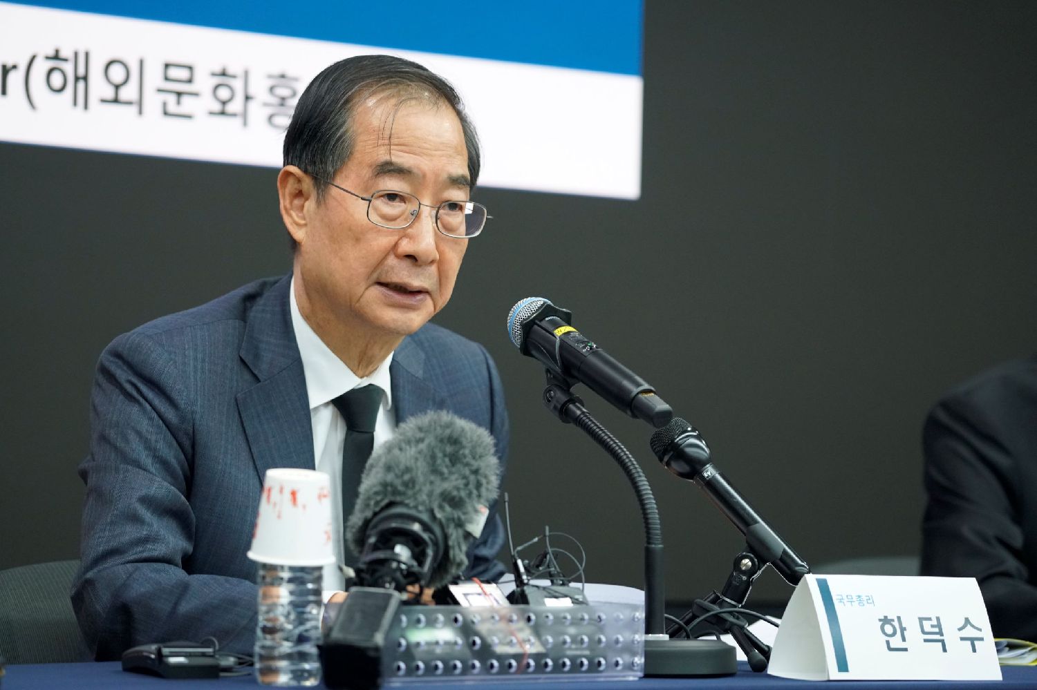 韩国国会通过韩德洙弹劾案