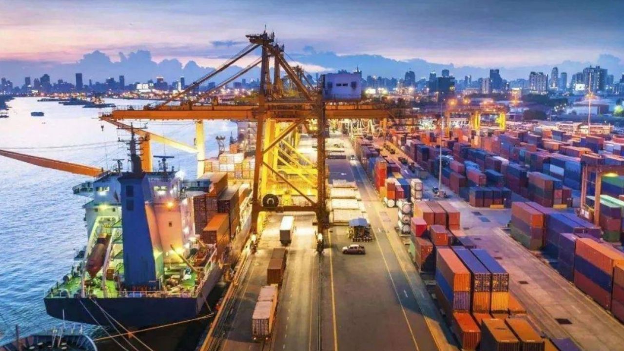 外贸企业“抢舱”出货5月底前美线舱位近爆仓