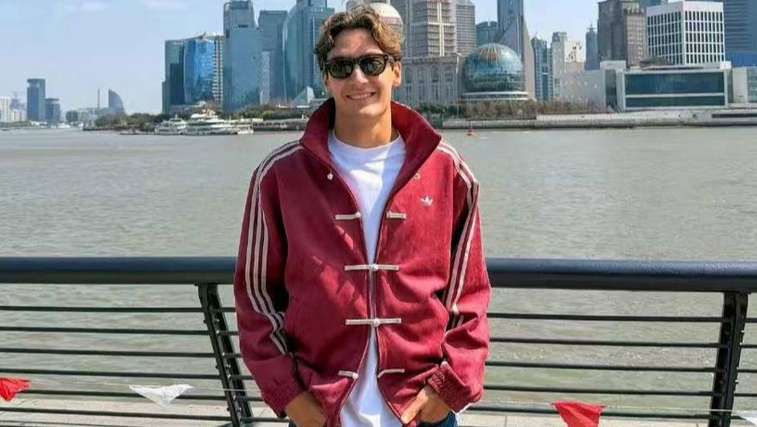 带枕头征战上海F1，拉塞尔“追星”苏翊鸣剑指夺冠